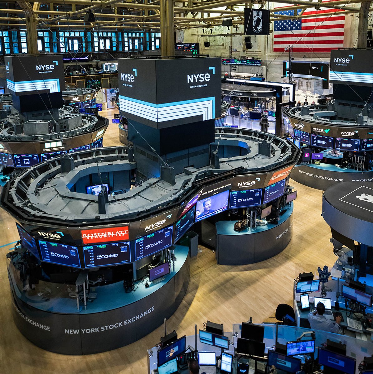 coinacademy_fr's tweet photo. 🚨 Le NYSE et @blockchain vont étudier la possibilité de proposer des versions crypto d’actions cotées aux États-Unis. https://t.co/nQtXsc1DKF