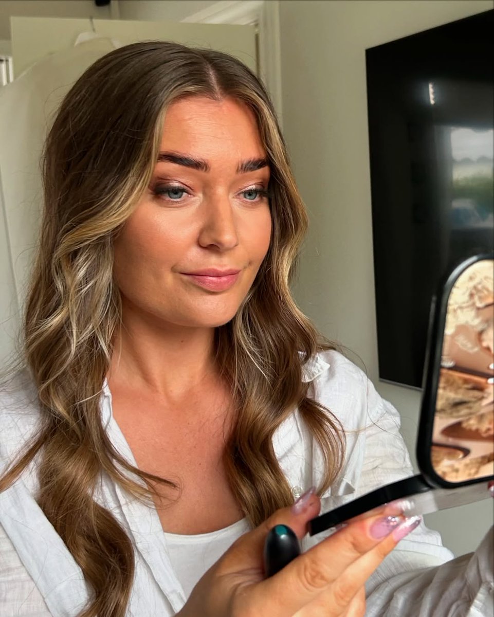 AshantiRumyvb5's tweet photo. #weedingseason var magisk og jeg føler mig så beæret over at have været en del af @louiseandersen store dag ❤️ #makeupartist #mua https://t.co/cJN50wqiwD