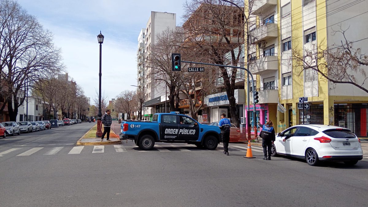 InfoCuandoLlega's tweet photo. CORTADO POR OBRAS EN PLAZA ESPAÑA⚠️

📷IMAGEN 1 : AV. 7 Y 64
📷IMAGEN 2 : 6 Y 65

🟨LINEA ESTE Ramal 14 - 16 - 80
LINEA 518

►Sentido al centro por Av. 7 a 67 a 6 a 64 a Av. 7 a recorrido.

►Sentido a Barrio Aeropuerto por Av. 7 a 64 a 8 a 67 a Av. 7 a recorrido. https://t.co/9Ymeke6NNz