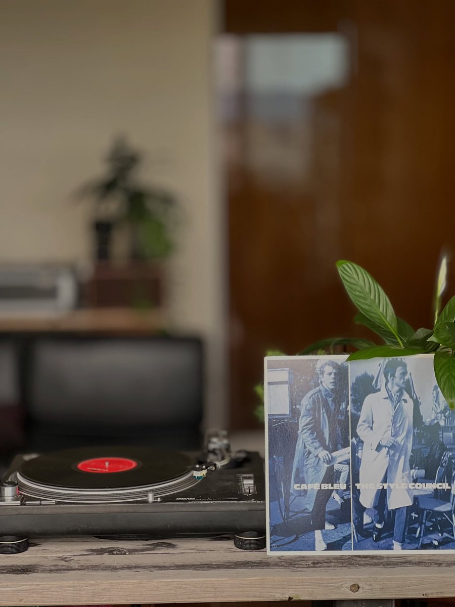 HedyReary's tweet photo. Thank you, and welcome to my listening room. The Paris Match (feat. Tracey Thorn) — CAFÉ BLEU, The Style Council, 1984. https://t.co/hbDQ5UrCRt