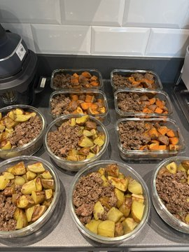 Fitby_Chandler's tweet photo. Your poor diet is why you can’t lose weight.

Studies confirm that the people who lose weight the fastest pick 3-4 simple diets and eat them on repeat.

Here are the best ones:

1. 𝐁𝐞𝐞𝐟 &amp; 𝐏𝐨𝐭𝐚𝐭𝐨𝐞𝐬 𝐥𝐨𝐚𝐝𝐞𝐝 https://t.co/NchL0zU6az