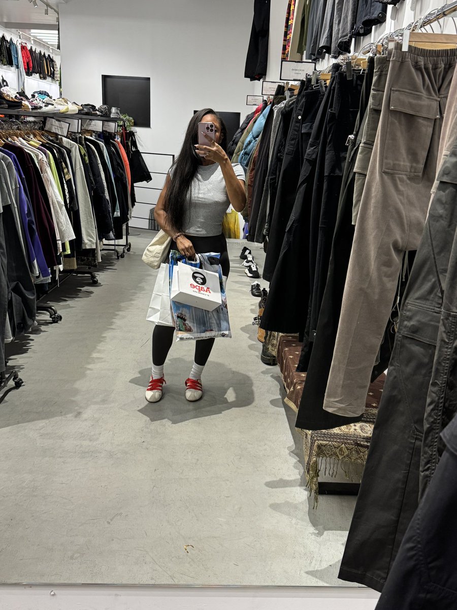 MSDO3MUCH's tweet photo. Went to Tokyo just to eat nd shop https://t.co/Ai2NAPF4Vi