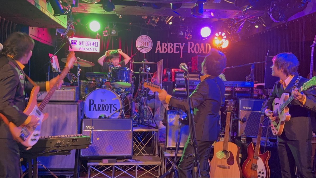 EitoBeat1216's tweet photo. 9/22はアビーロード東京にてBeatles MaTsuRi Vol.2のイベント開催日にステージに立たせていただきました🥰　
マネージャーさん曰く、７歳でこのステージに立ったのは史上最年少とのこと😳

貴重な機会をくださったThe Parrots・アビーロード東京の皆様、ありがとうございました😊

#eitobeat1216 https://t.co/0fhDVQIMRG