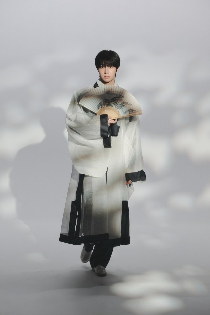 OfficialMONSTAX's tweet photo. MONSTA X 2026 CHUSEOK PHOTO

#HYUNGWON #형원

#MONSTAX #몬스타엑스 https://t.co/KaH5Gk3ahl