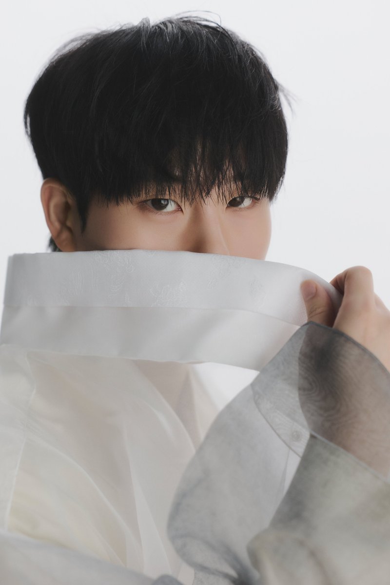 OfficialMONSTAX's tweet photo. MONSTA X 2026 CHUSEOK PHOTO

#JOOHONEY #주헌

#MONSTAX #몬스타엑스 https://t.co/lg94Gdt402