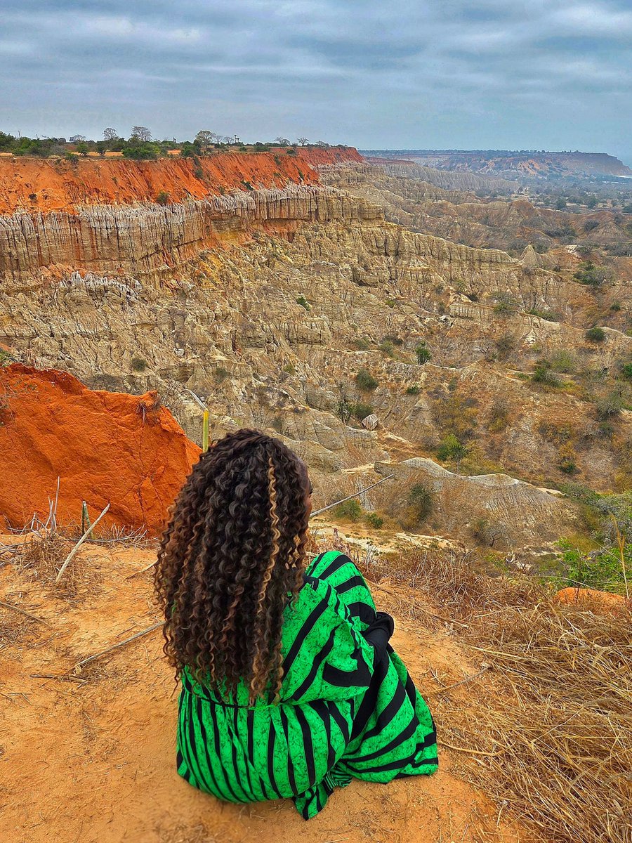 DolorisBilf2's tweet photo. One of Angola’s 10 natural wonders: Miradouro da Lua, or “Viewpoint of the Moon. ” This spectacular eroded cliff landscape resembles the moon, with sharp pinnacles, deep ravines, and layered rocks in ochre, red, yellow, and white. https://t.co/VGW4d69HbY