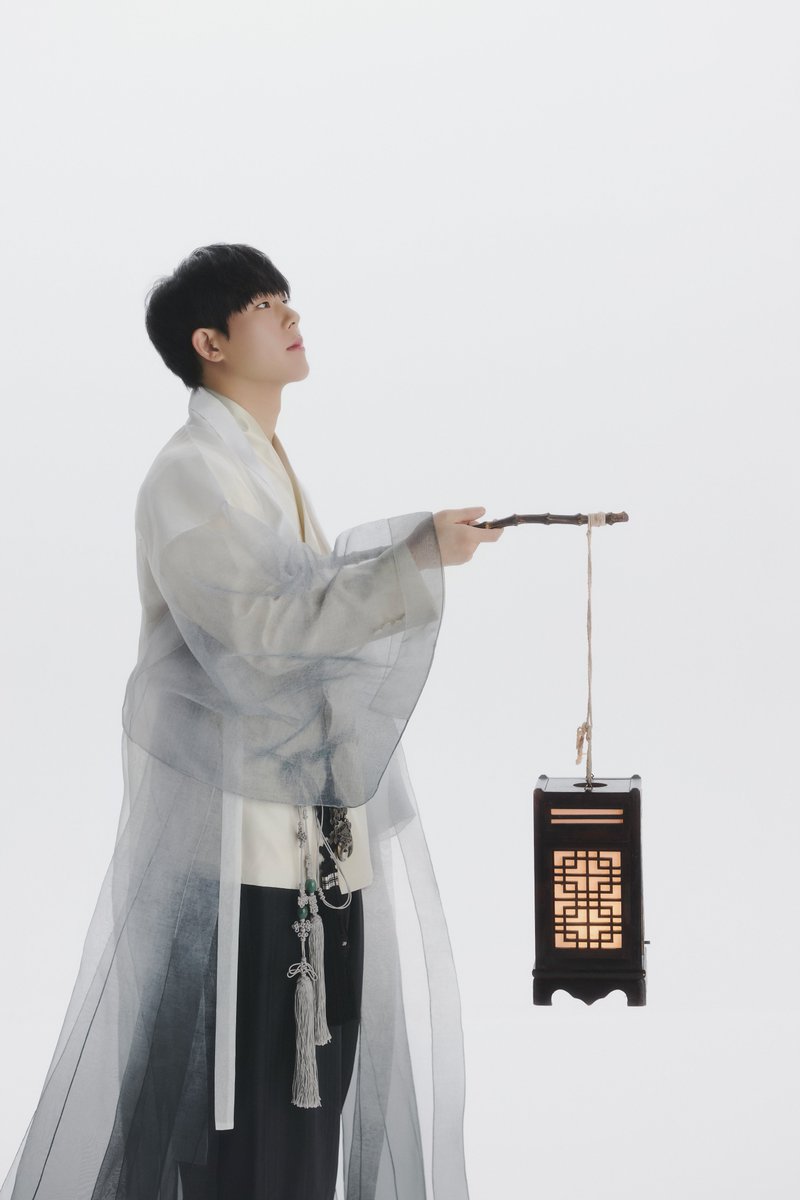 OfficialMONSTAX's tweet photo. MONSTA X 2026 CHUSEOK PHOTO

#JOOHONEY #주헌

#MONSTAX #몬스타엑스 https://t.co/OzbN5mScEG