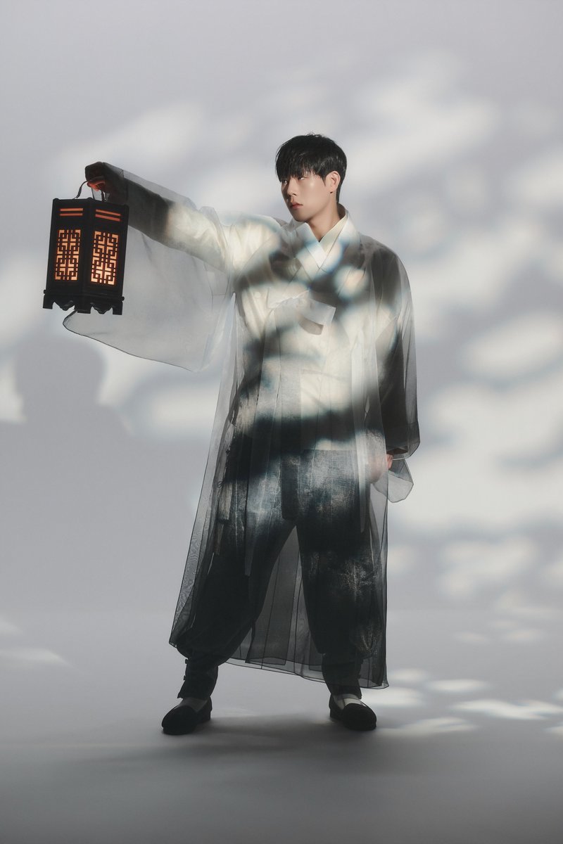 OfficialMONSTAX's tweet photo. MONSTA X 2026 CHUSEOK PHOTO

#JOOHONEY #주헌

#MONSTAX #몬스타엑스 https://t.co/OzbN5mScEG