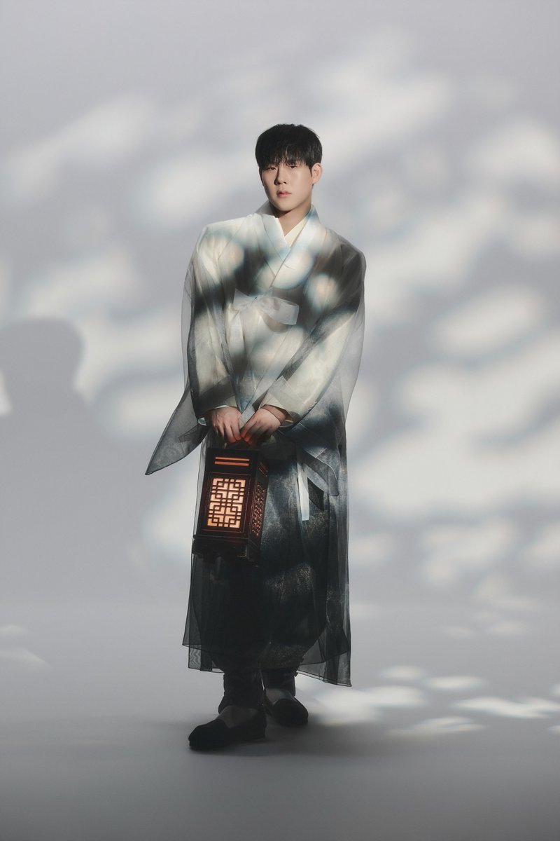 OfficialMONSTAX's tweet photo. MONSTA X 2026 CHUSEOK PHOTO

#JOOHONEY #주헌

#MONSTAX #몬스타엑스 https://t.co/ApCiE9jAAM