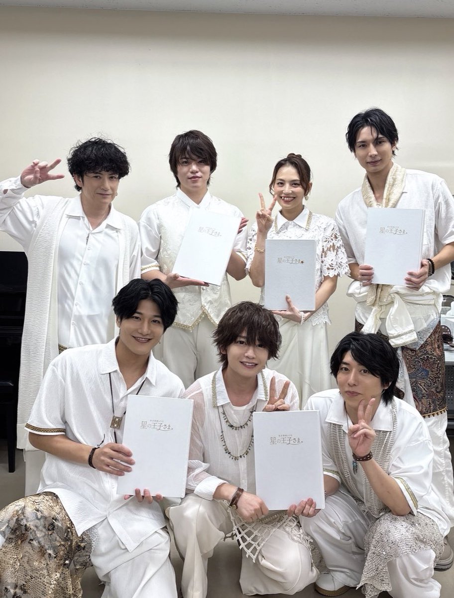 asami_manager's tweet photo. 星の王子さま⭐️全公演終了🌏
ありがとうございました！！！
色んなチームでのお芝居、それぞれ違う時間が流れていて心地よかったです。
バラ役
浜浦ちゃんと私の名前プレート🌹♡
#星の王子さま
#絵本朗読LIVE https://t.co/r5bS7xbI5Z