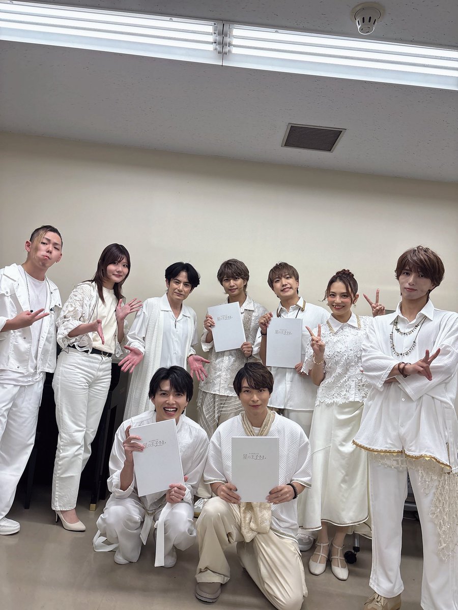 asami_manager's tweet photo. 星の王子さま⭐️全公演終了🌏
ありがとうございました！！！
色んなチームでのお芝居、それぞれ違う時間が流れていて心地よかったです。
バラ役
浜浦ちゃんと私の名前プレート🌹♡
#星の王子さま
#絵本朗読LIVE https://t.co/r5bS7xbI5Z