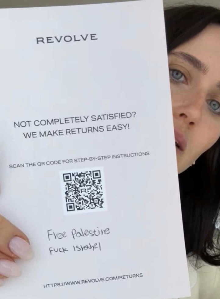 StopAntisemites's tweet photo. Israeli influencer receives a shocking message in her REVOLVE package - "Free Palestine, F*ck Israhel".

Your Jewish clientele would appreciate a quick remedy of this reprehensible behavior @REVOLVE! https://t.co/eR5j6VnBrd