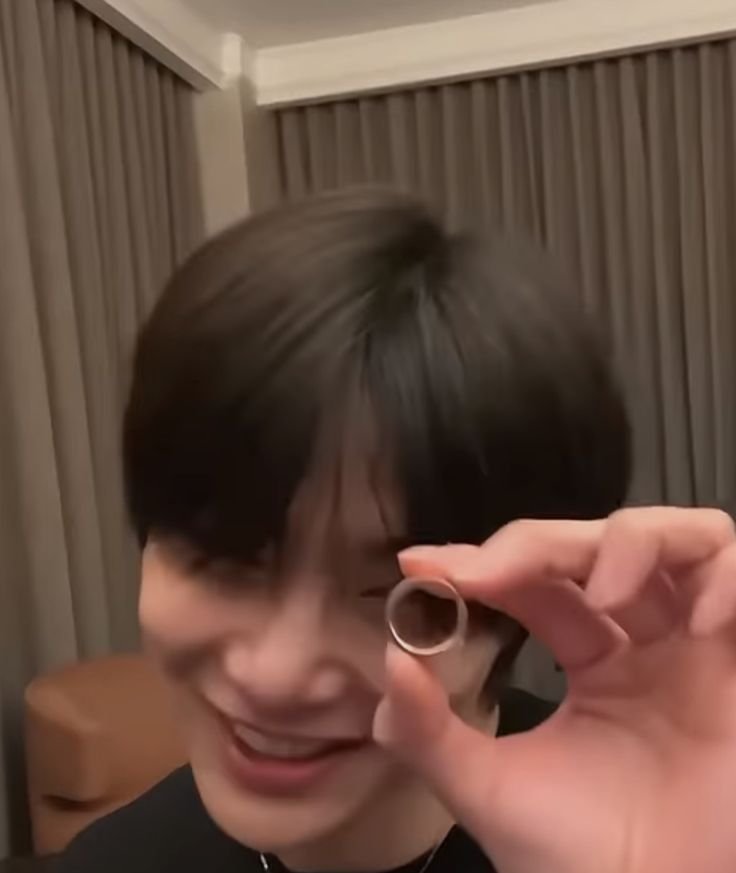 Acervodeplots's tweet photo. [repost] a #seungin mini au | surpresinha 🐶🎂

Após um ano de namoro, Jeongin resolve fazer uma surpresa de aniversário para seu amado hyung https://t.co/cEq7qC1Jg5