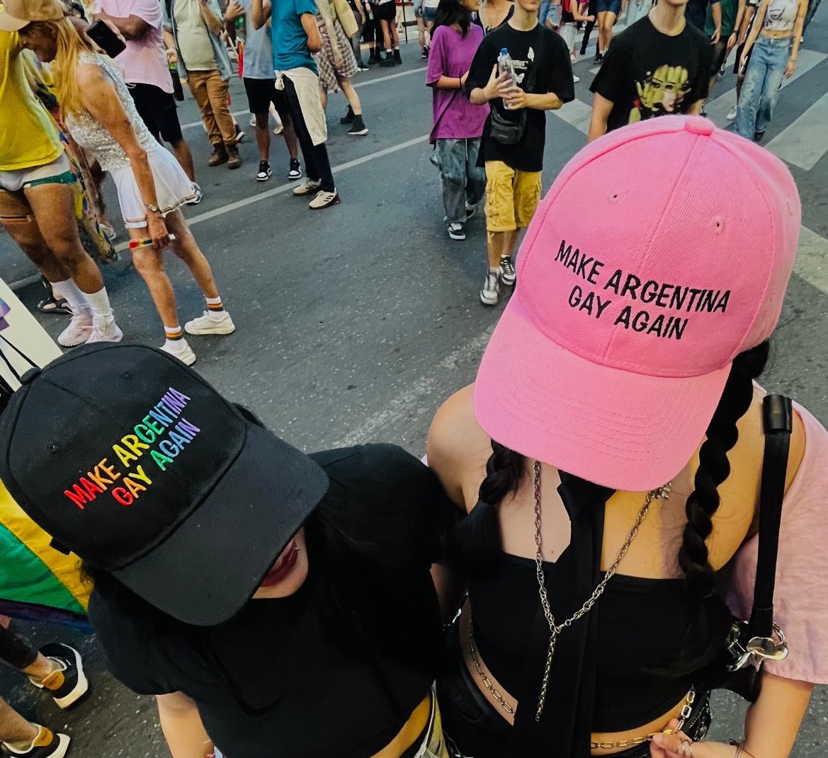 makearggayagain's tweet photo. a pesar de los dichos de jorge macri, todas las organizaciones a cargo de la marcha del orgullo lgbtiq+ ratificaron la convocatoria para el 7 de noviembre en la ciudad de buenos aires. https://t.co/VTIG8oELZu
