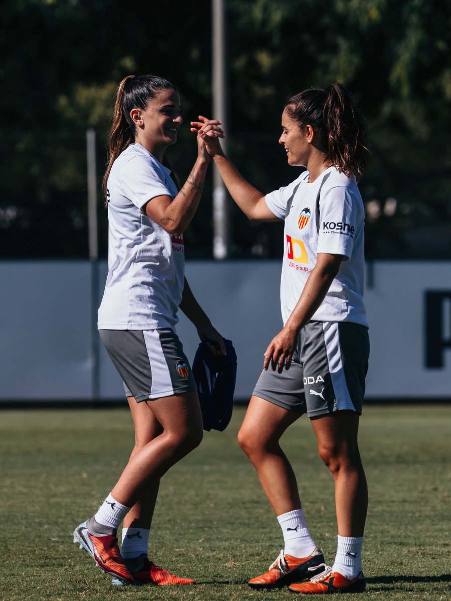 VCF_Femenino's tweet photo. ⚽️ 𝐄𝐍𝐓𝐑𝐄𝐍𝐀𝐌𝐈𝐄𝐍𝐓𝐎 

🔜 #VCFfemTenerife | J•5 @LigaF_oficial

📸 Galería completa ⤵️ 
https://t.co/enFscR53DR

#ADNVCF 🦇 https://t.co/W48FyGXM2i