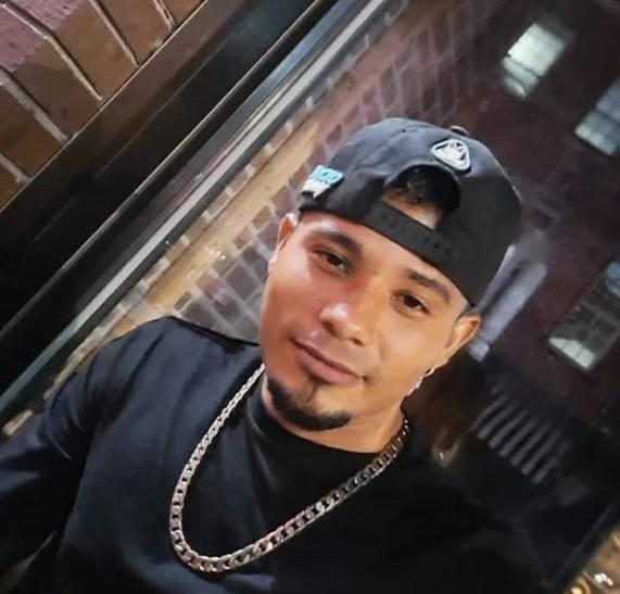 funesaranda's tweet photo. Joven pierde la vida tras ser atacado a disparos cuando se transportaba en su motocicleta, en la colonia Ponce en #LaCeiba la víctima fue identificada como Bryan René Munguía Carcamo (25). https://t.co/wgpu8PYved