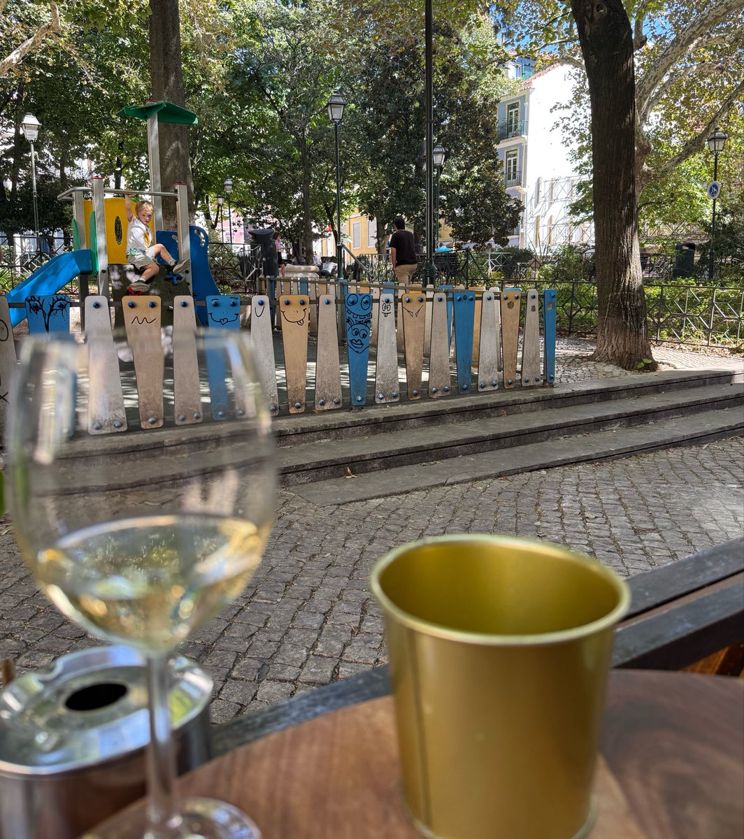 LoLoCoding's tweet photo. lunch while B plays. 
☁️ yeah, pretty dreamy✨ https://t.co/IRpLwbBbJJ