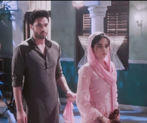 mishq87m's tweet photo. kismat he khraab hai yrrrr!😭
nhi mtlab.....!
ab kis JAAHIL nai disturb kiya mere baccho ko idhar?!
😤🧐

JAHANNUM mai  jaa k maro idiot!
😒
#seherhonekohai https://t.co/W2aS1YIPhM