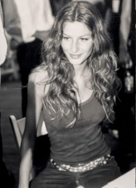 giselebonline's tweet photo. Gisele backstage by Robert Fairer https://t.co/iDRwcvIY29
