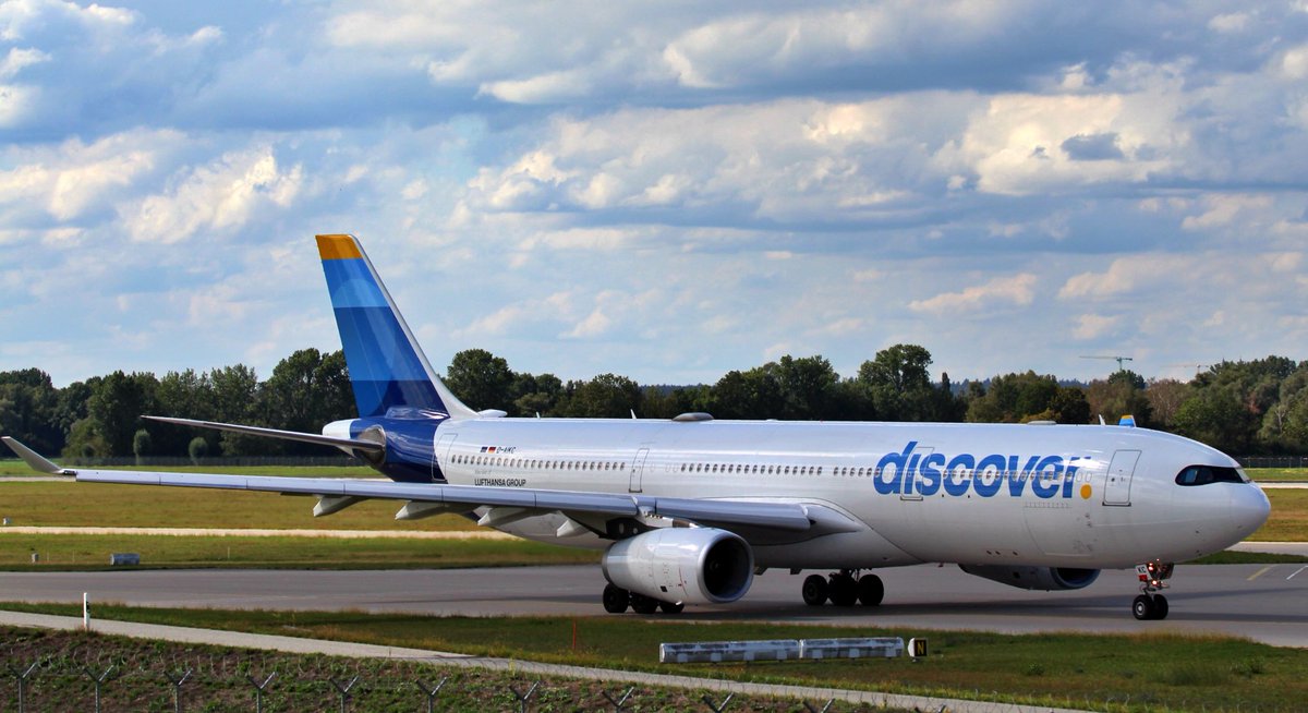 BryceValerkoa's tweet photo. Widebody power in Munich: Discover Airlines, part of the Lufthansa Group, operates an Airbus A330-300, D-AIKC, to Orlando on flight 4Y 80 from Munich Airport’s runway 26R. https://t.co/CbWa4FBYCY