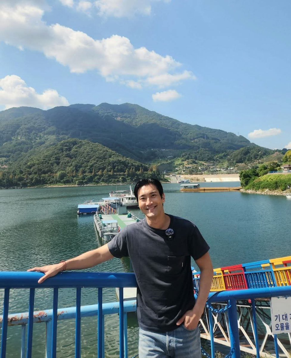 about_siwon's tweet photo. 📸 260923 SIWON threads update

大家好，我是崔始源。

最近在台灣生活的這段時間裡，我深深感受到大家給予我的溫暖與支持。謝謝大家總是熱情地迎接我、為我加油，我真的非常感謝。

上次活動結束後，收到很多朋友的留言，希望能再次購買 LOGIN YOUR DAY ALPHA。

為了回應大家的心意，也想向一直喜愛 ALPHA 的朋友們表達一點感謝，我特別準備了這次的「3・6・9 活動」。

大家可以依照自己的需求，選擇 3 盒、6 盒或 9 盒的組合。

這次也希望能讓大家更輕鬆、方便地收到商品，因此國際運費將由我來負擔，結帳時不會另外收取運費。

希望這份小小的心意，能成為我對大家的小小回饋。
也希望 ALPHA 能為大家的日常生活增添一份��快的活力。

一直以來，真的非常謝謝大家。

https://t.co/ThFmokIWpq

崔始源 敬上

#시원 #SIWON #최시원 #CHOISIWON 
@siwonchoi
