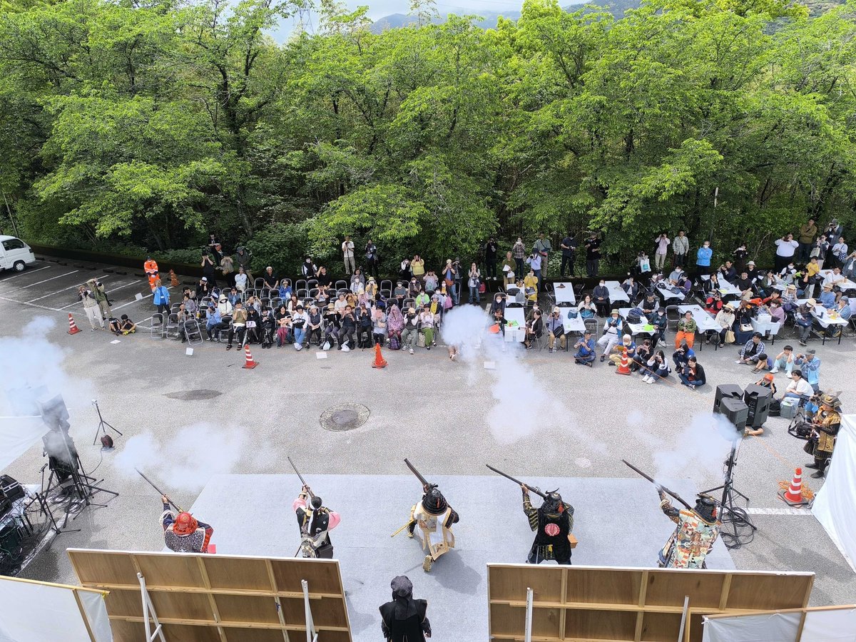 nankoku_kochi's tweet photo. 前日には、南国市の #高知県立歴史民俗資料館 で #長宗我部フェス が開催されます🗽
大河ドラマ『豊臣兄弟！』で大注目の #長宗我部元親 の居城跡・岡豊山(おこうやま)へGo💨

大迫力の鉄砲隊の演武もドローンレースもどちらも見逃せません👀 https://t.co/7pia4oJE4B