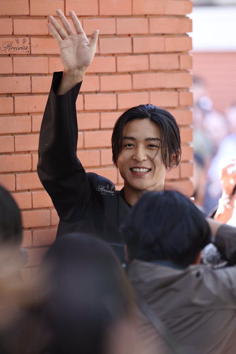 RoYiyisa's tweet photo. 260923 MILAN

ISN’T HE LOVELY😭？

#目黒蓮
#FENDIxRenMeguro
#RenMeguro https://t.co/zfSJSjCcd9