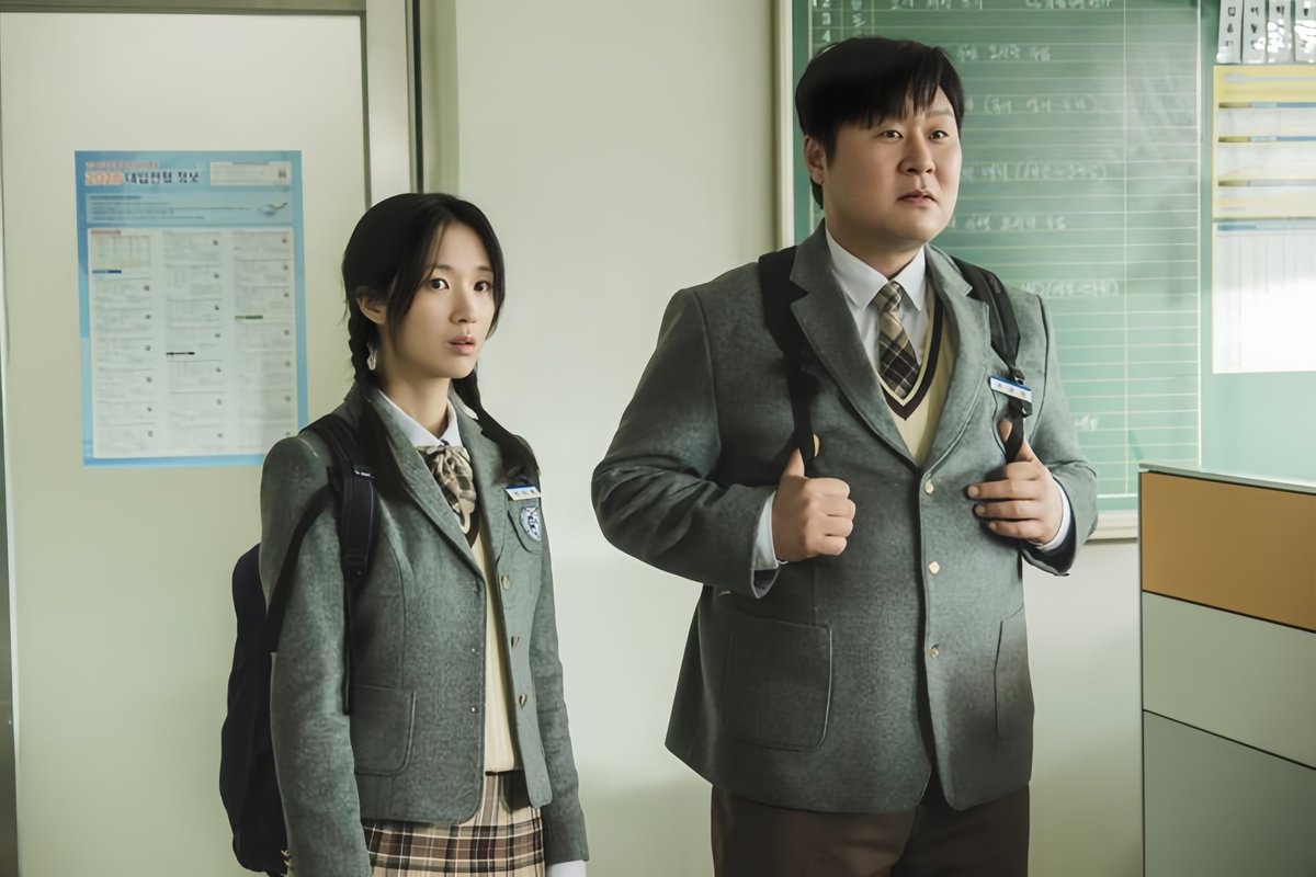 love_kimhyeyoon's tweet photo. 260923 | Kim Hyeyoon × Yoon Kyungho's first still for the upcoming action comedy movie #TeenCop #고딩형사 🙌🏻
📎 https://t.co/sLrWJWNUNc
#KimHyeYoon #김혜윤 #HighSchoolDetective https://t.co/D0kvwpx4xp