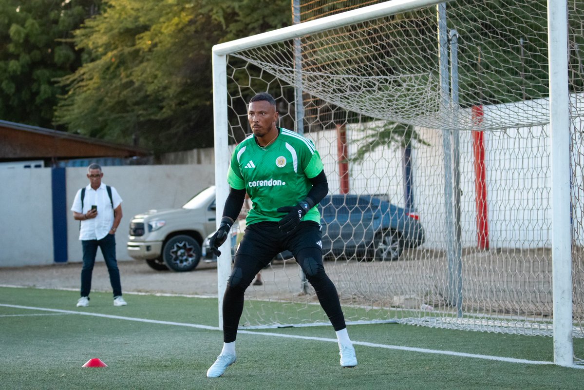 EloyRoom's tweet photo. Happy to be back! 🇨🇼💙 https://t.co/HCiecKUNM0