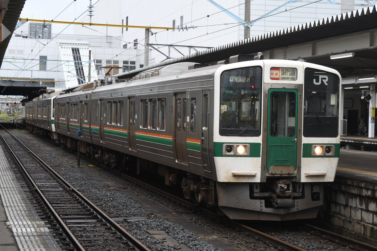 tmyy583's tweet photo. E723系の効果(⁇)で山形の鉄道がじわりと盛り上がっててうれしい
719系特有の、ギッチギチに文字が詰まった［快速 かみのやま温泉］幕もぜひ見てほしい… https://t.co/BFnKkCTjBn