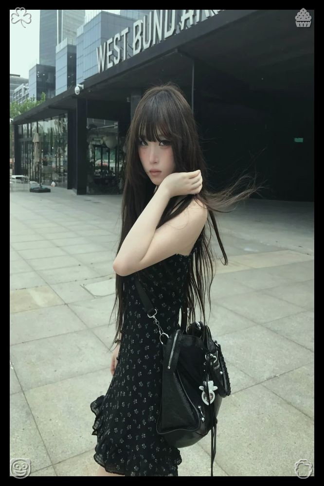 AkaneJimn's tweet photo. 🔋Chess with girlfriend Chess, finishedMia texted her: “You look like a rockstar. Jax is going to lose his mind. Don’t forget to take selfies at the concert—I want to see everything.” https://t.co/BH3rZ3yM1Q