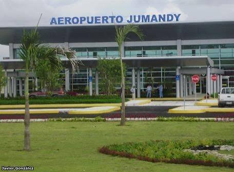 jorgejtouma's tweet photo. 🚩 En 2011, el prófugo hijo de mula, ordenó construir el Aeropuerto Jumandy, en Tena, diciendo que: "revolucionaría el turismo amazónico."

Se gastaron 54 millones de dólares sin un análisis técnico, ahí está abandonado y se perdió esa platita. 

¡No hay derecho..! 🤬 https://t.co/t2lDsHRGiV