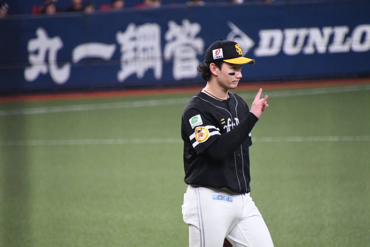 _annash31's tweet photo. 京セラで一塁近い席とったのに、前回はまさかのライトやったからあんまり見れんかったけど、今回初めて正木くんが守備ファーストでめっちゃ近くて神だった😭早くまた野球してるのみたいよー🥲🥲しっかり治してまた元気な姿見せてください😭🙏🏻
#正木智也 選手
#sbhawks https://t.co/EW1lCebSi8