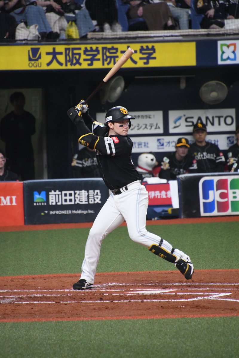 _annash31's tweet photo. 京セラで一塁近い席とったのに、前回はまさかのライトやったからあんまり見れんかったけど、今回初めて正木くんが守備ファーストでめっちゃ近くて神だった😭早くまた野球してるのみたいよー🥲🥲しっかり治してまた元気な姿見せてください😭🙏🏻
#正木智也 選手
#sbhawks https://t.co/EW1lCebSi8