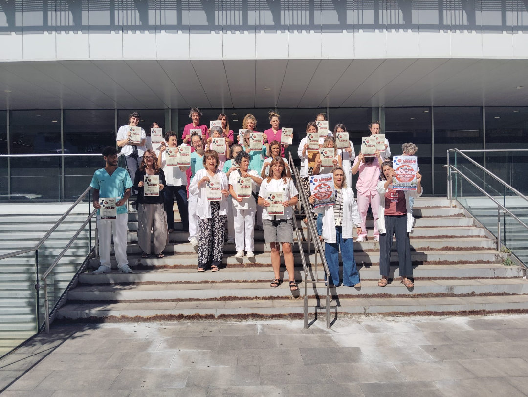 UGT_SP_EUSKADI's tweet photo. #UGTOsakidetza 📋 Zer eskatzen dugu?
Ordainsari hobeak, lanaldi laburragoa, baimen gehiago, enplegu egonkorra, plantilla indartuak, belaunaldi-erreleboa eta euskaraz lan egiteko bermeak
👉 https://t.co/Jwm1U0s9CJ
💪 https://t.co/7YNVMOBlNh https://t.co/pnCuyD90kb