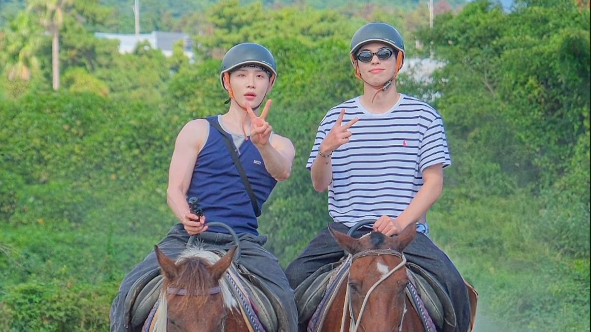 yongheedotori's tweet photo. 웅님 정말 고니 후임으로 가고싶으신거예요???😅😅😅😅 후회하실꺼같은데!!

그치만 두분의 우정을 응원합니다💙
웅님 고마워 웅님 잘되...🥹

#CIX #씨아이엑스 #BX #비엑스 #이병곤 #LEEBYOUNGGON
#전웅 #전웅인데요? https://t.co/sgzkUP9FVT