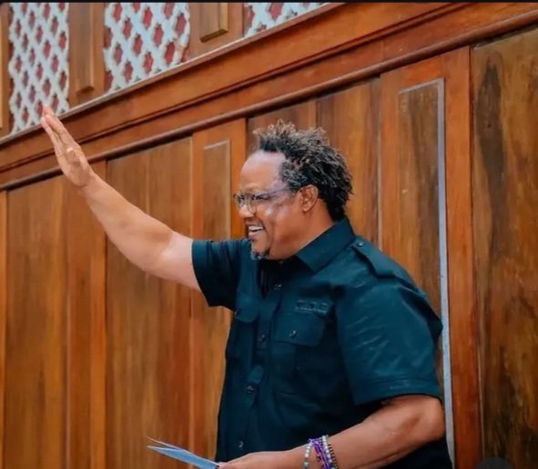LusakoAlphonce's tweet photo. "Wanaosema Nifungwe,Waambieni;
Katika historia hakuna "Shujaa" yeyote anayeitwa "Shujaa" ambaye hajaonja kifungo au mambo tunayopitia
Hilo sio taji la miiba ni taji la dhahabu. Its only reserved kwa watu wa maana"
Mhe @TunduALissu 23.9.2026
#PplesPresident🇹🇿
#MyPresident ✌️ https://t.co/dhsz87nV5l