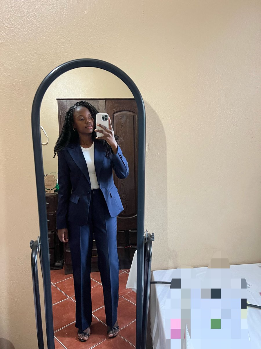 ChelseaPaulinaa's tweet photo. Oficialmente, licenciada pela Universidade Eduardo Mondlane!
God Did!!!
Engª. Chelsea☺️❤️ https://t.co/Wq5p5xAdY8