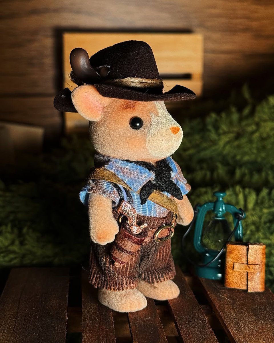 hikaqtt's tweet photo. sylvanian family arthur morgan is so cute and precious im on my knees 😖 https://t.co/N8CrkMKhwD