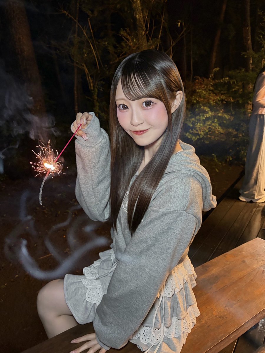 one___yui's tweet photo. 夏の最後に一緒に花火しよ？ https://t.co/boOgSvHITZ