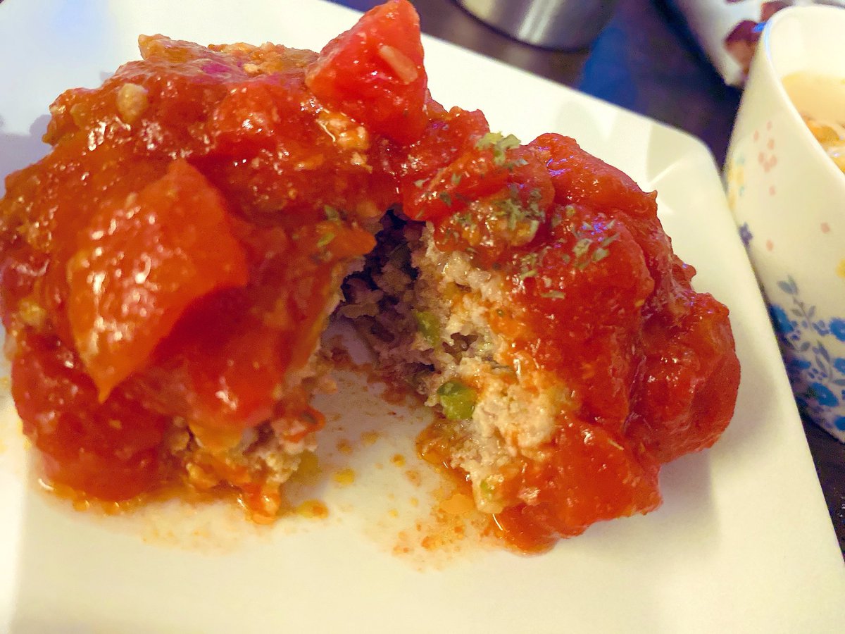 Fallen3wkwk's tweet photo. 初めてのトマト煮込み豆腐ハンバーグ
ちょっと味付け失敗してしょんぼり(. . `)
とは言え美味しかった！次に活かす https://t.co/ZYkz9ucMzc