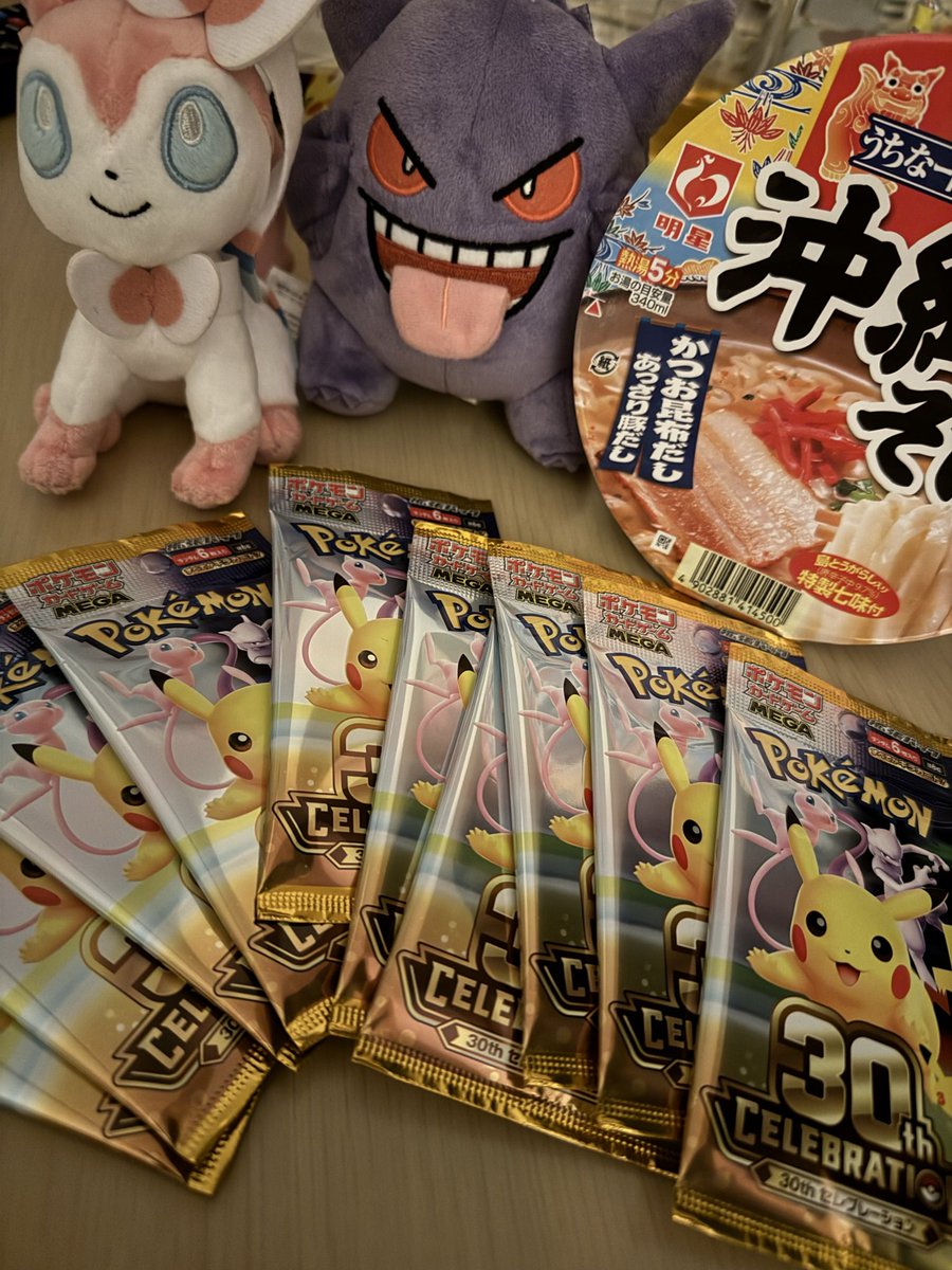 k_anas2's tweet photo. 宮古島のファミマに山盛りあったポケカたち、旅行に来てまでポケキチしてます https://t.co/x9r80Jtsug