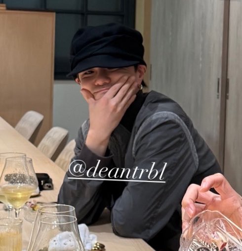 uniyouwillknovv's tweet photo. 아니 잠만 혁이 셀프아궁빵 포즈 뭐임? https://t.co/5PM5Fbk7Lh