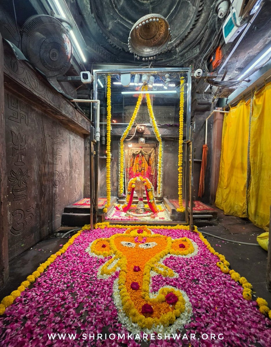 OmkarJyotirling's tweet photo. 🚩जय ओंकार जी🚩
द्वादश ज्योतिर्लिंग में चतुर्थ, श्री ओंकारेश्वर में ओंकार महाराज के श्रृंगार दर्शन।
भाद्रपद शुक्ल पक्ष त्रयोदशी स. 2082 बुधवार  दिनांक- 23/09/26
वेब-https://t.co/cOFsHLEZaw
हेल्प-8989998686(8AM-8PM)
#omkareshwar #ओम्कारेश्वर https://t.co/zcyL664NVN