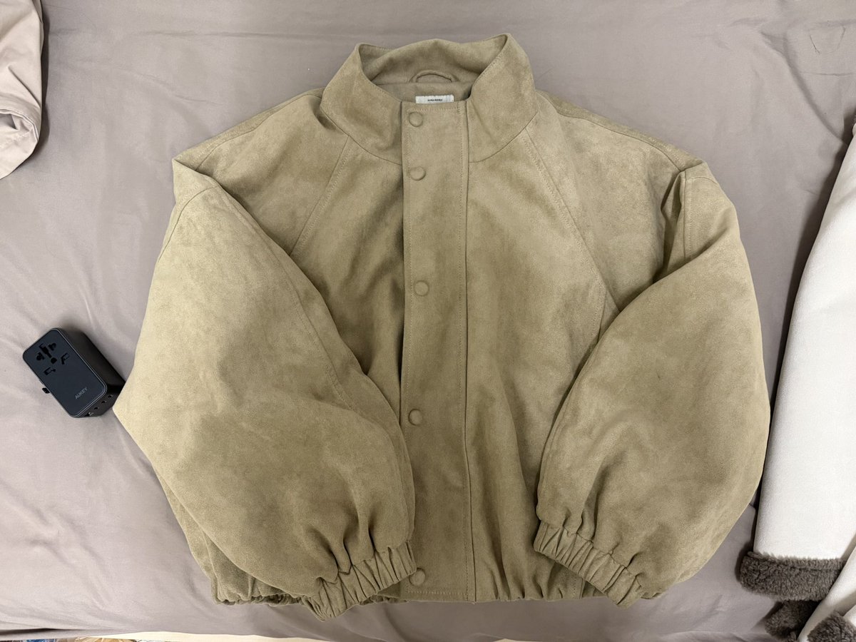 comebycomeby's tweet photo. MALIMAYS - Luca Suede Jacket เสื้อแจ็กเก็ตหนังกลับ จาก 1,190 (เหลือ 750)
#puriandme #umoremade #malimays #ส่งต่อเสื้อกันหนาว #ส่งต่อเสื้อผ้า #ส่งต่อเสื้อผ้าแบรนด์ไอจี https://t.co/jpL4WLuLtZ