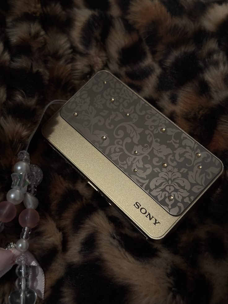 untitledallure's tweet photo. Sony cyber shot camera https://t.co/3atfYFt63y