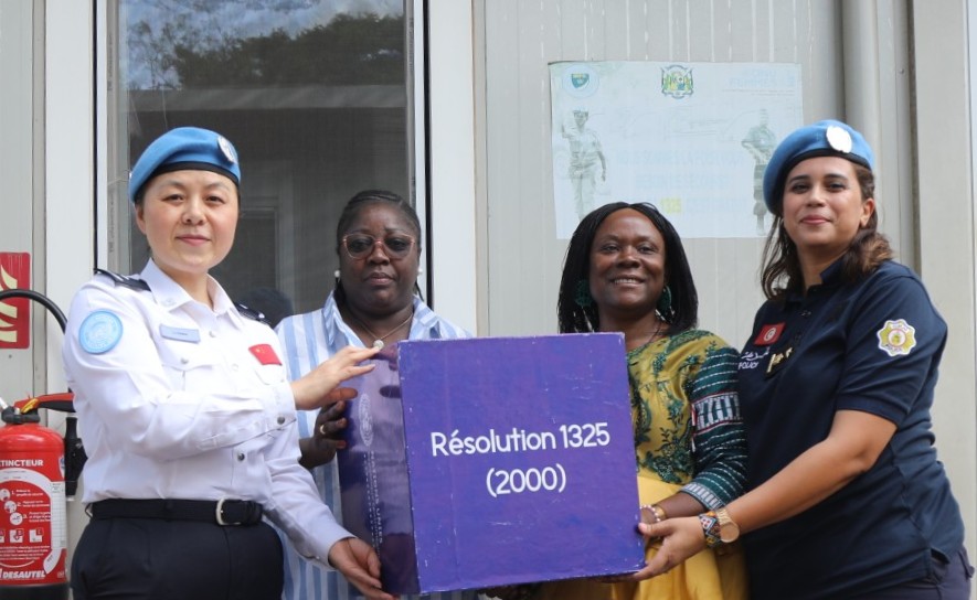 UNPOL_RCA's tweet photo. Le 17/9, Mme la HOPC a rendu une visite de courtoisie à Mme Rachelle DJANGONE-MIAN, Représentante Pays ONU FEMMES. Leur discussion a porté sur le renforcement du partenariat stratégique entre #UNPOL MINUSCA & #ONUFemmesRCA pour faire progresser l’agenda Femmes, Paix & Sécurité. https://t.co/BcyWbPv2Oy