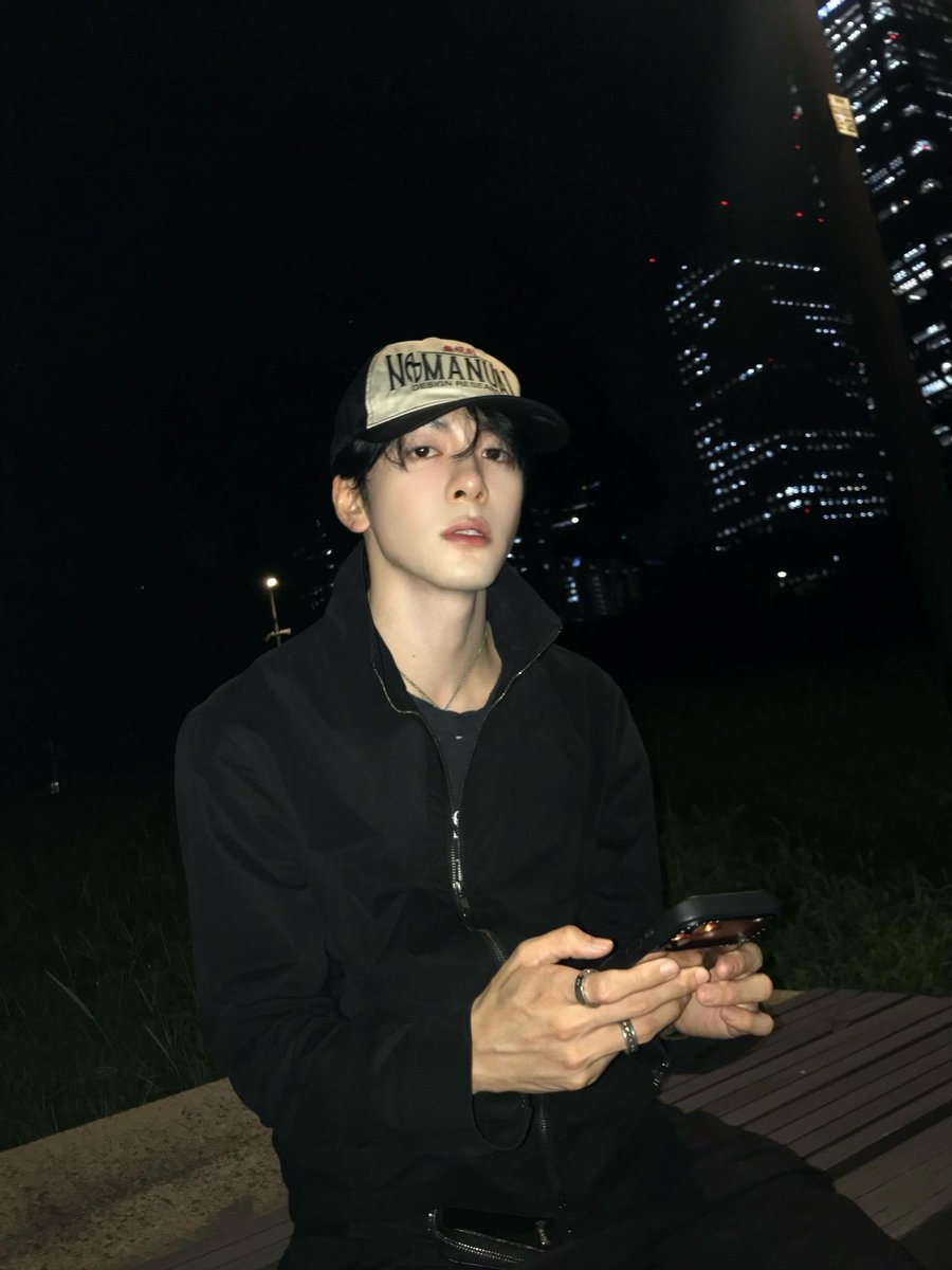 Shurnxi's tweet photo. waiting for you to look. https://t.co/FKyaKb6oCA
