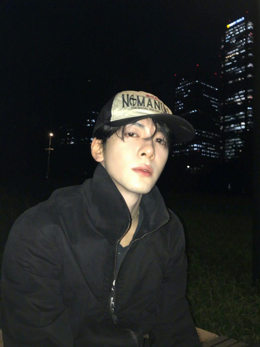 Shurnxi's tweet photo. waiting for you to look. https://t.co/FKyaKb6oCA