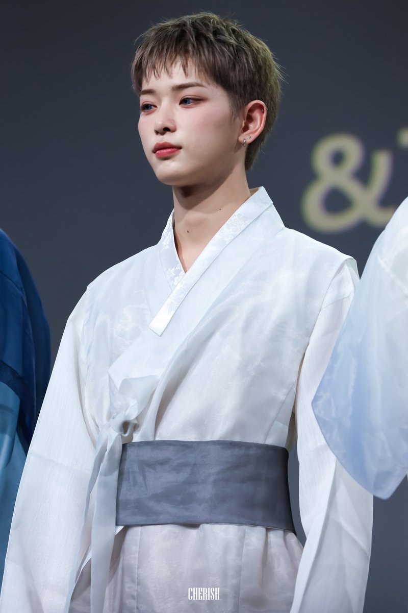 _Cherish_pic's tweet photo. 260919 음중 미팬 #하루아 #HARUA #앤팀
아기도련님🤍 https://t.co/OfssYQCO4D